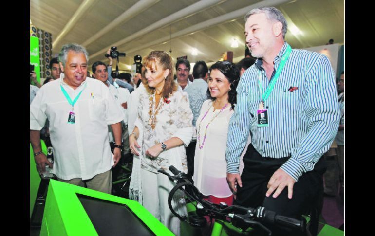 Autoridades realizaron un recorrido por las instalaciones del Tianguis Turístico.  /