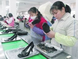 Al alza.- Los industriales del zapato afirman que las importaciones chinas crecieron 151% en el primer mes de 2012. AFP  /