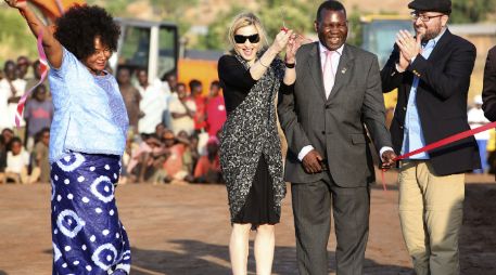 Madonna adoptó dos niños de Malawi, David y Mercy, que ahora tienen seis años. AP  /