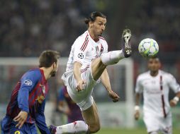 Acción de Zlatan Ibrahimovic durante el partido ante el Barcelona. AFP  /