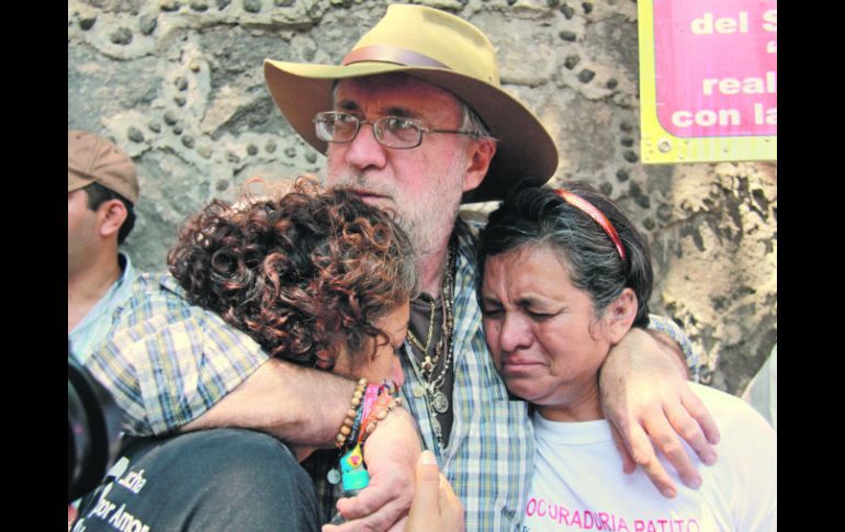 Javier Sicilia conmemoró el primer aniversario de la muerte de su hijo en la plancha de la Plaza de Armas de Cuernavaca, Morelos. EFE  /