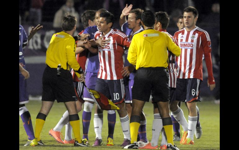 De Luna admitió que los futbolistas rojiblancos se portaron a la altura y reconocieron que actuaron mal. AP  /