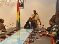 El representante de la Junta se reunión con el presidente de Burkina Faso, Blaise Compaoré. AFP  /