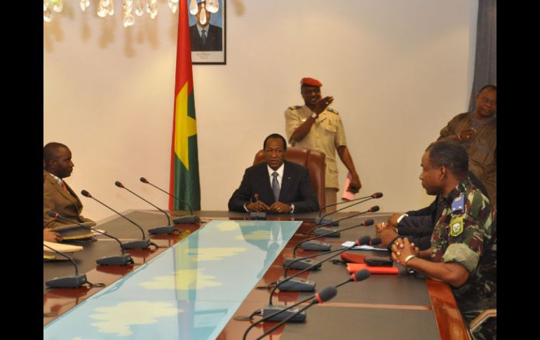 El representante de la Junta se reunión con el presidente de Burkina Faso, Blaise Compaoré. AFP  /