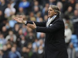 El resultado deja a los jugadores Mancini a dos puntos del Manchester United. EFE  /