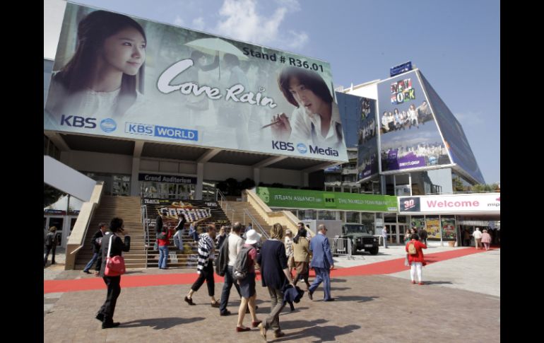 Vista de la entrada del Palacio del Festival de Cannes, donde tuvo lugar el Mip TV. AP  /