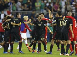 Los jugadores mexicanos celebran el pase a los Juegos Olímpicos de Londres 2012. AFP  /