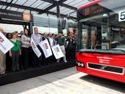 El jefe de Gobierno del DF (izq) anunció que este domingo, el lunes y el martes el servicio del Metrobús será gratuito. EL UNIVERSAL  /