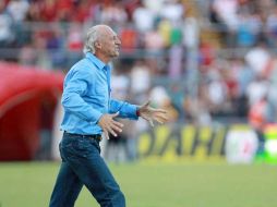 Héctor Hugo Eugui agradeció jugadores y plantel al finalizar el partido.  /