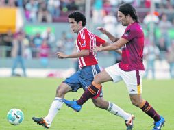 “Chore” Mejía, de Chivas, fue el “héroe” del partido para los Estudiantes. EFE  /