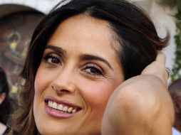 Valientemente, Salma Hayek revela empatía con quienes sufren problemas en su juventud. ARCHIVO  /