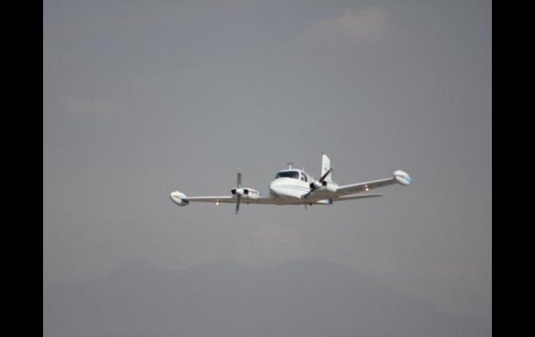 A pesar de no saber piloitar, la mujer logró la hazaña de aterrizar la avioneta. ARCHIVO  /