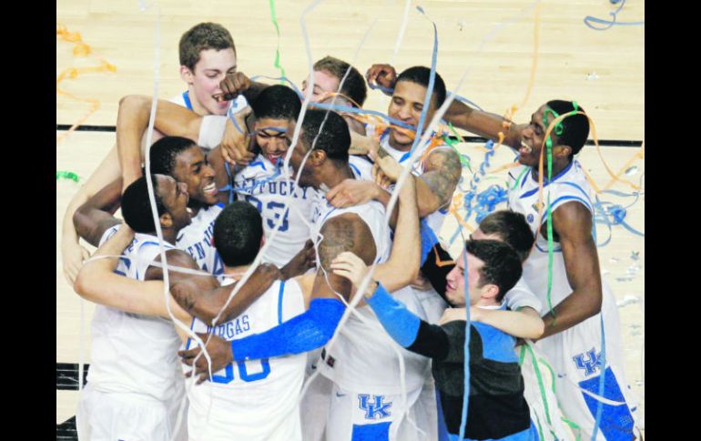 Los jugadores de los Wildcats de Kentucky celebran el campeonato. AFP  /