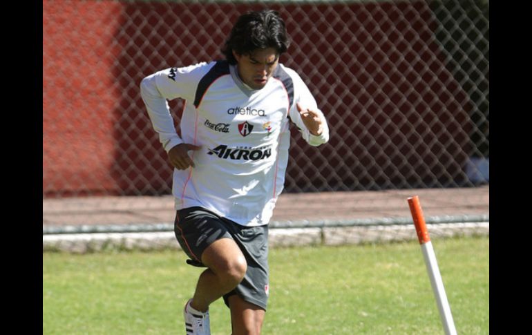 El delantero rojinegro podría repetir como titular en el duelo ante Morelia. ARCHIVO  /