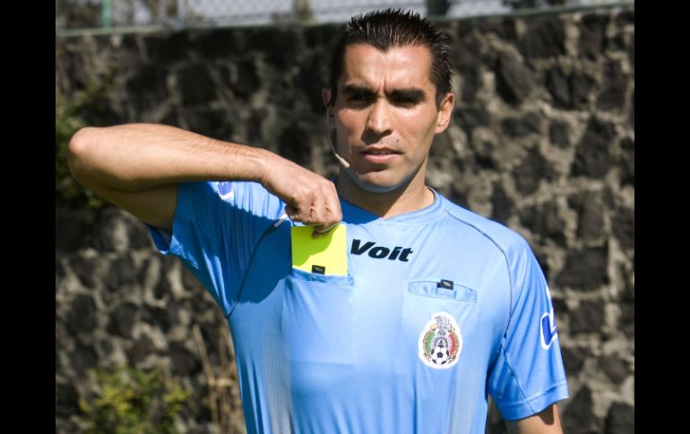 El árbitro mexicano Marco Antonio Rodríguez dirigirá el Guadalajara-América. MEXSPORT  /