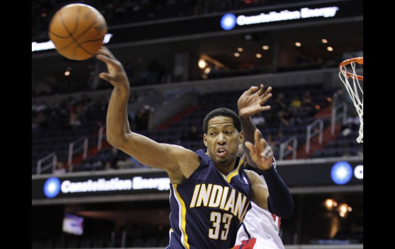 Danny Granger (33) actúa con el balón durante el encuentro contra los Wizzards de Washington. AP  /