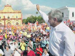 Andrés Manuel López Obrador encabezó un mitin en la Plaza de la Paz. Ahí, prometió bajar el precio de los combustibles. EL UNIVERSAL  /