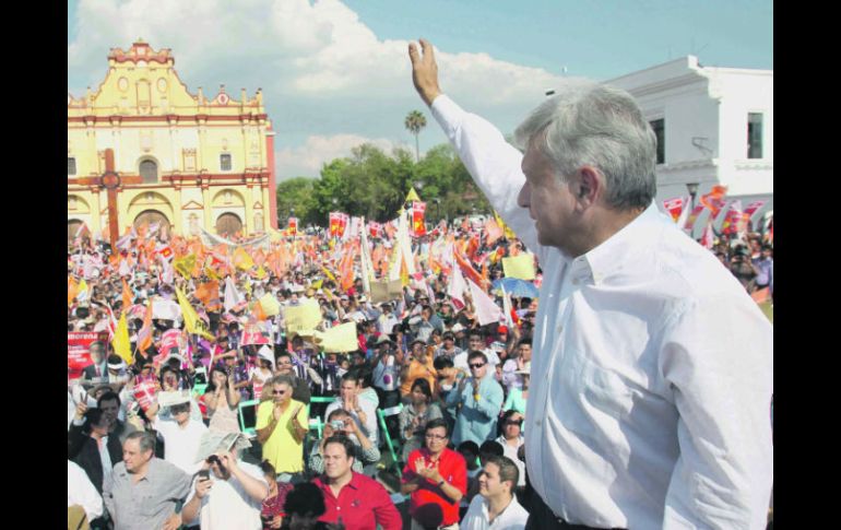 Andrés Manuel López Obrador encabezó un mitin en la Plaza de la Paz. Ahí, prometió bajar el precio de los combustibles. EL UNIVERSAL  /