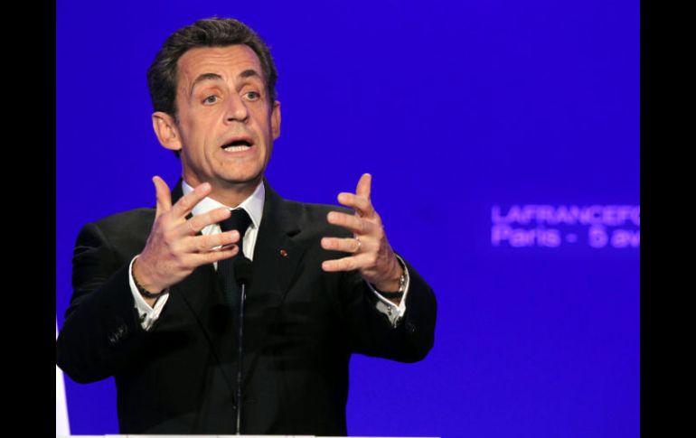 Sarkozy afirmó que medidas de Hollande ''se parecen más a un recordatorio electoral que a una visión presidencial''. AFP  /