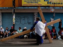 Recorrido de los nazarenos, en el marco de la 169 representación de la Pasión de Cristo en Iztapalapa. NOTIMEX  /