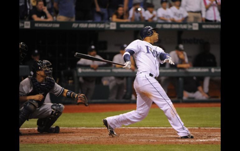 El primera base de las Rayas de Tampa Carlos Peña juega contra los Yankees de Nueva York. EFE  /