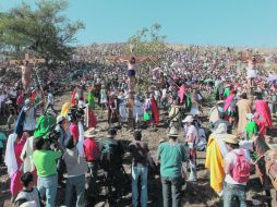 Cientos de personas fungen de espectadores o de actores en San Martín de las Flores. La representación llegó a su edición número 218.  /