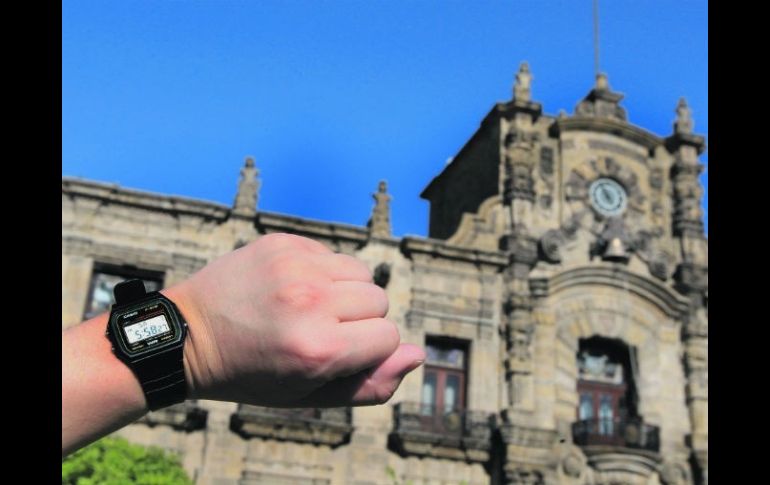 El reloj de Palacio de Gobierno mantiene el Horario de Invierno.  /