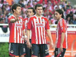 Érick Torres, Héctor Reynoso, Kristian Álvarez y Omar Arellano consternados, ayer en el Estadio Omnilife. MEXSPORT  /