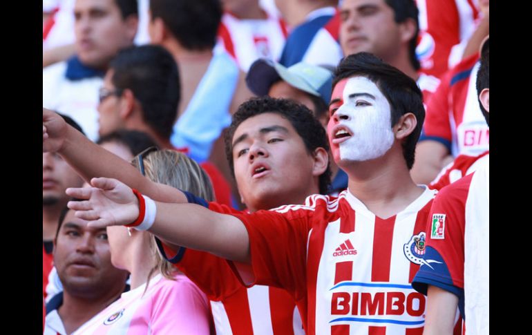 La afición del Guadalajara espera mejores tiempos para el equipo.  /