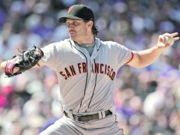 El lanzador de los Gigantes de San Francisco, Barry Zito, logró la quinta blanqueada de su carrera. AFP  /