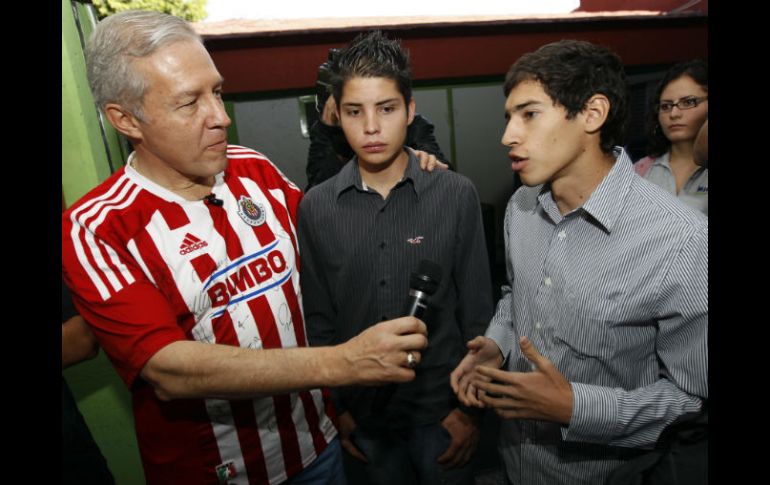 Fernando Guzmán candidato a la gubernatura de Jalisco se reunió con un grupo de 10 jóvenes.  /