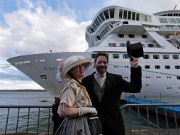 Aprovechando la escala del MS Balmoral en en el puerto de Cobh, Mary Beth Crocker y Tom Dearing. AP  /