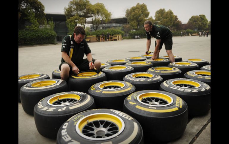 Los diferentes equipos de la Fórmula 1 esperan noticias sobre la realización del Gran Premio de Bahrein. AP  /