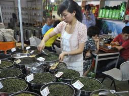 China es el mayor productor de té en el mundo, con más de 80 millones de campesinos dedicados al sector. ARCHIVO  /