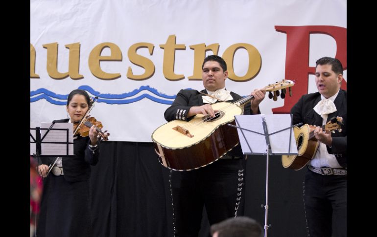 El mariachi interpretó 'Corrido de Nuestro Río', en la campaña ambiental. AP  /