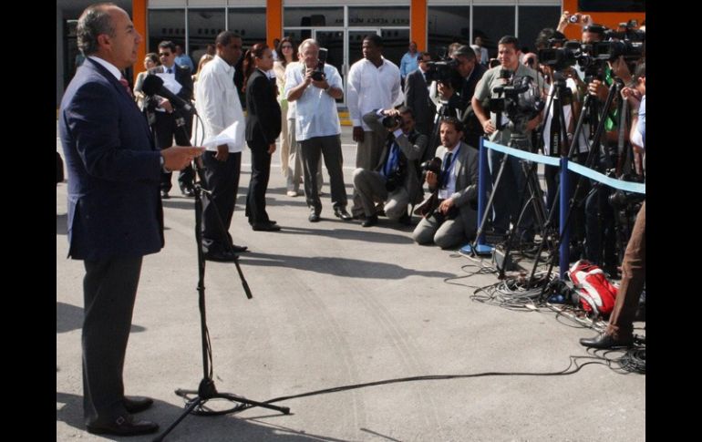 El Presidente, Felipe Calderón, destacó que tuvo un diálogo franco con el presidente cubano, Raúl Castro.NTX  /