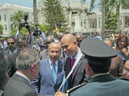 ESCALA EN HAITÍ.- El mandatario Michel Martelly recibe al Presidente Felipe Calderón en Puerto Príncipe. AP  /