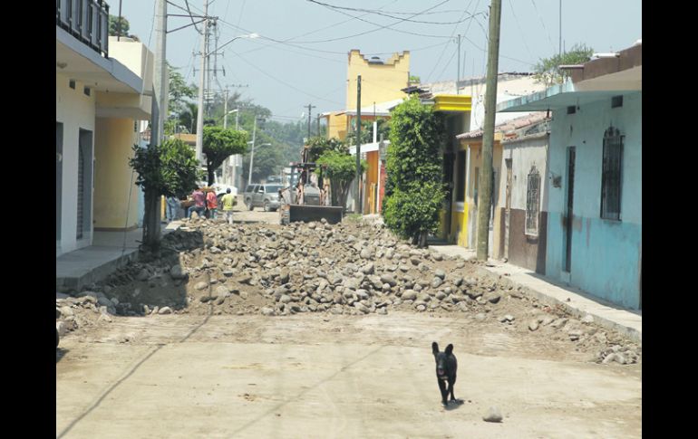 El turismo mantiene activas las playas de la costa jalisciense, resistentes al meteoro de octubre de 2011.  /