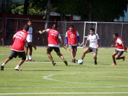 Pese a un pobre futbol, los tapatíos están a punto de evitar el descenso. ARCHIVO  /