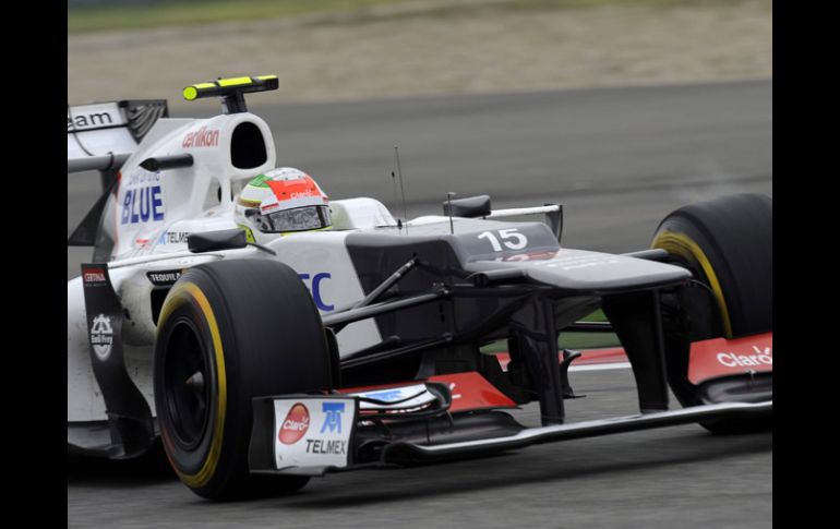 El Sauber de Sergio Pérez durante las pruebas libres en Shanghai. EFE  /