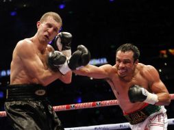 El mexicano Juan Manuel Márquez resultó ganador del título Superligero interino de manera unánime. REUTERS  /