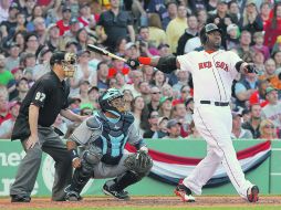 David Ortiz “Big Papi”, el cuarto bat de los Medias Rojas de Boston, conectó ayer uno de los cinco jonrones ante los Rays de Tampa Bay.  /