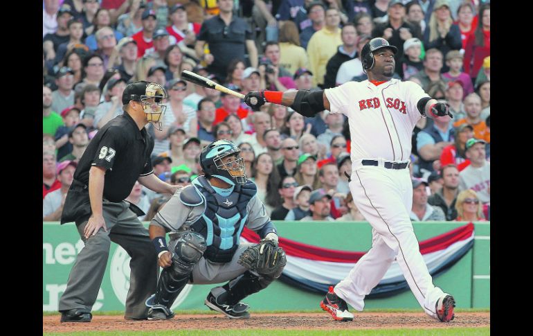 David Ortiz “Big Papi”, el cuarto bat de los Medias Rojas de Boston, conectó ayer uno de los cinco jonrones ante los Rays de Tampa Bay.  /