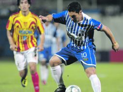 El paraguayo Salvador Cabañas jugó 41 minutos en su primer partido oficial. AFP  /