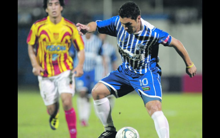 El paraguayo Salvador Cabañas jugó 41 minutos en su primer partido oficial. AFP  /