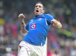 El líder de Cruz Azul, Christian “Chaco” Jiménez, abrió el marcador con un tiro libre. EL UNIVERSAL  /