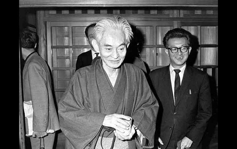 Yasunari Kawabata, premio Nobel de literatura de 1968, falleció el 16 de abril de 1972. ESPECIAL  /