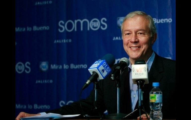 Guzmán ofreció una rueda de prensa para externar sus inquietudes. Foto tomada de Facebook.comfernandoguzmanperez. ESPECIAL  /