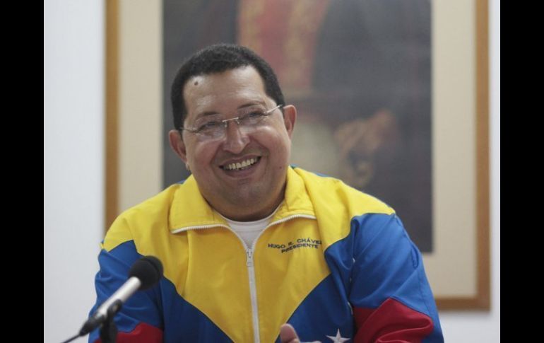 Hugo Chávez, apoya la decisión de Argentina de expropiar la mayoría de las acciones de la petrolera YPF. ARCHIVO  /