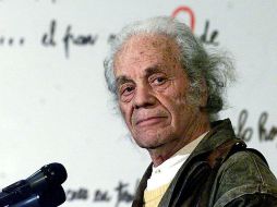 Nicanor Parra es el tercer chileno ganador del premio Cervantes, después de Jorge Edwards y Gonzalo Rojas. EFE  /